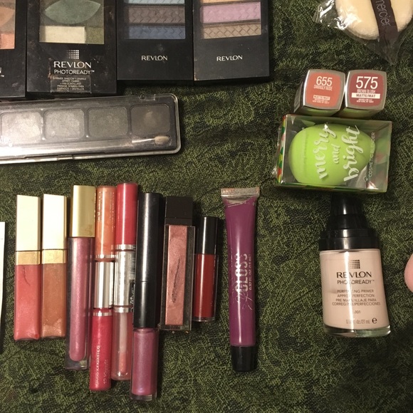 🌟FREE MAKE UP🌟 SOLD!!! - Picture 5 of 8